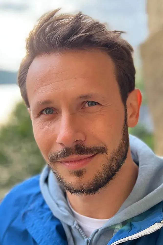 Mateusz Banasiuk: Droga do Aktorstwa i Relacji z Ojcem