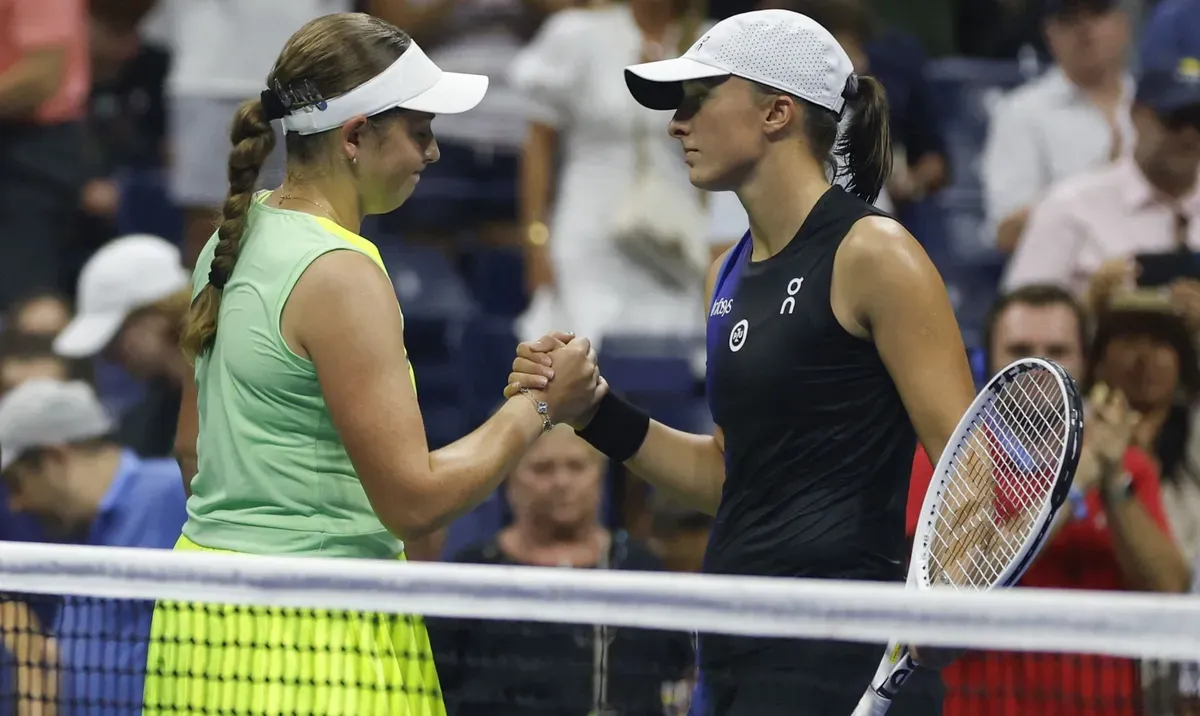 Ostapenko i Świątek: Uśmiech na korcie mówi więcej
