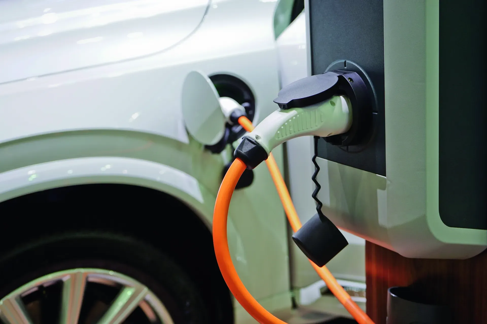 Ładowanie pojazdów elektrycznych: Nowe rozwiązania z IECON 2024